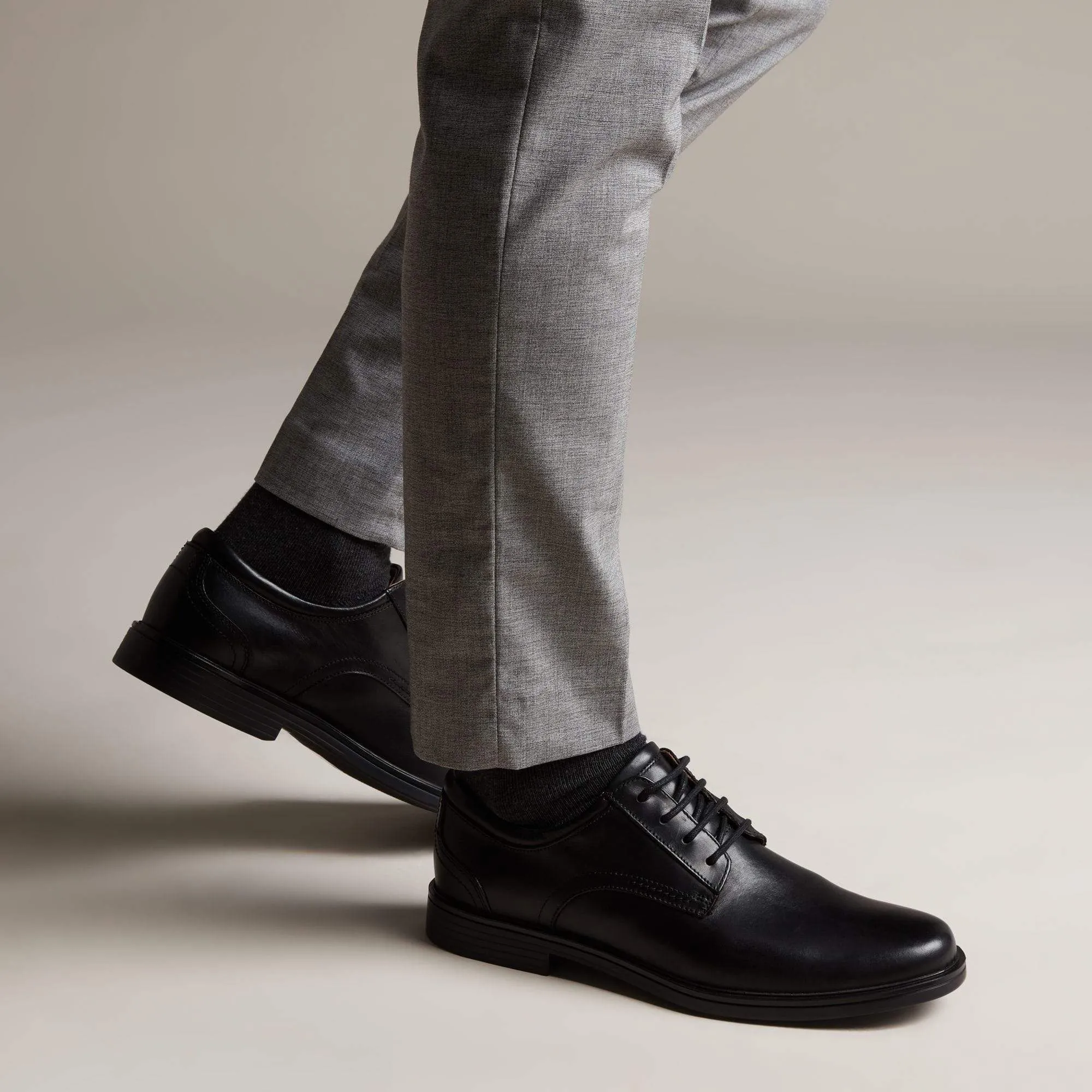 Clarks Men's Un Aldric Lace Dress Shoes- Black Leather