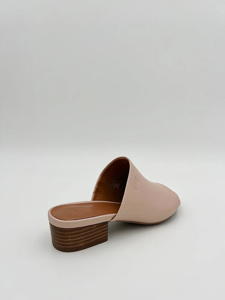 LOW HEELED MULE IN BLUSH PINK