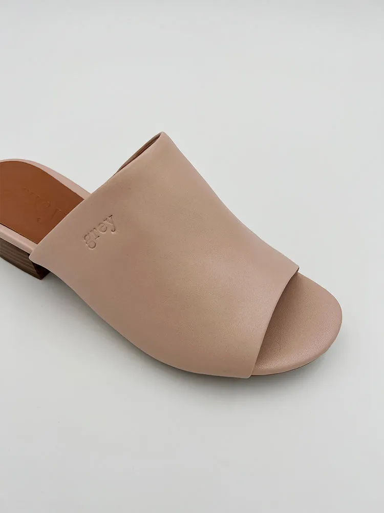 LOW HEELED MULE IN BLUSH PINK
