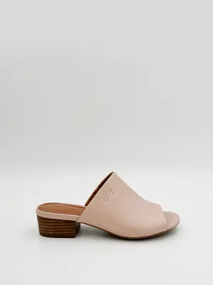 LOW HEELED MULE IN BLUSH PINK