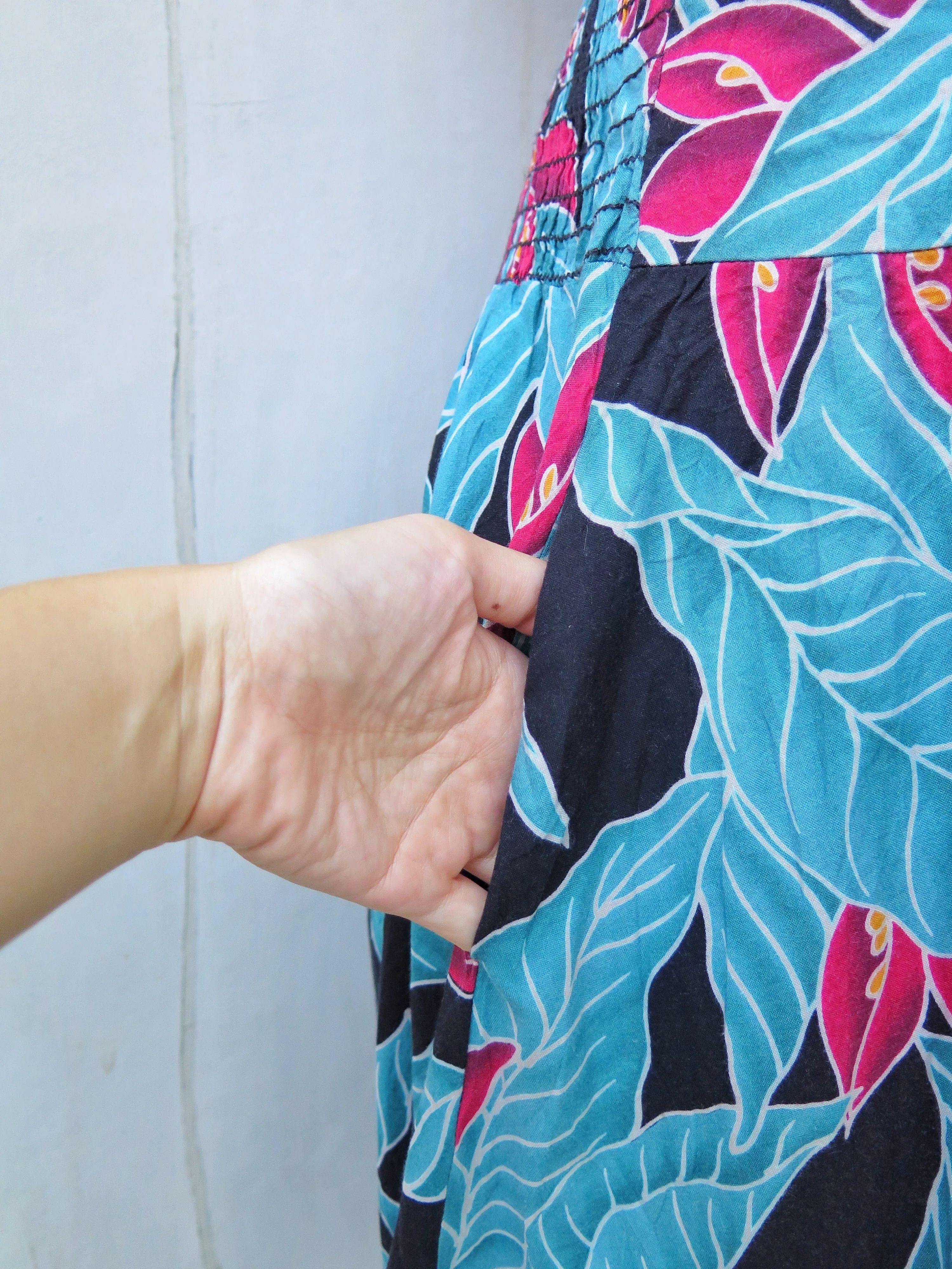 Maaike | Vintage 1970s 1980s Cruise-ship Tropical Holiday floral print Midi Dress