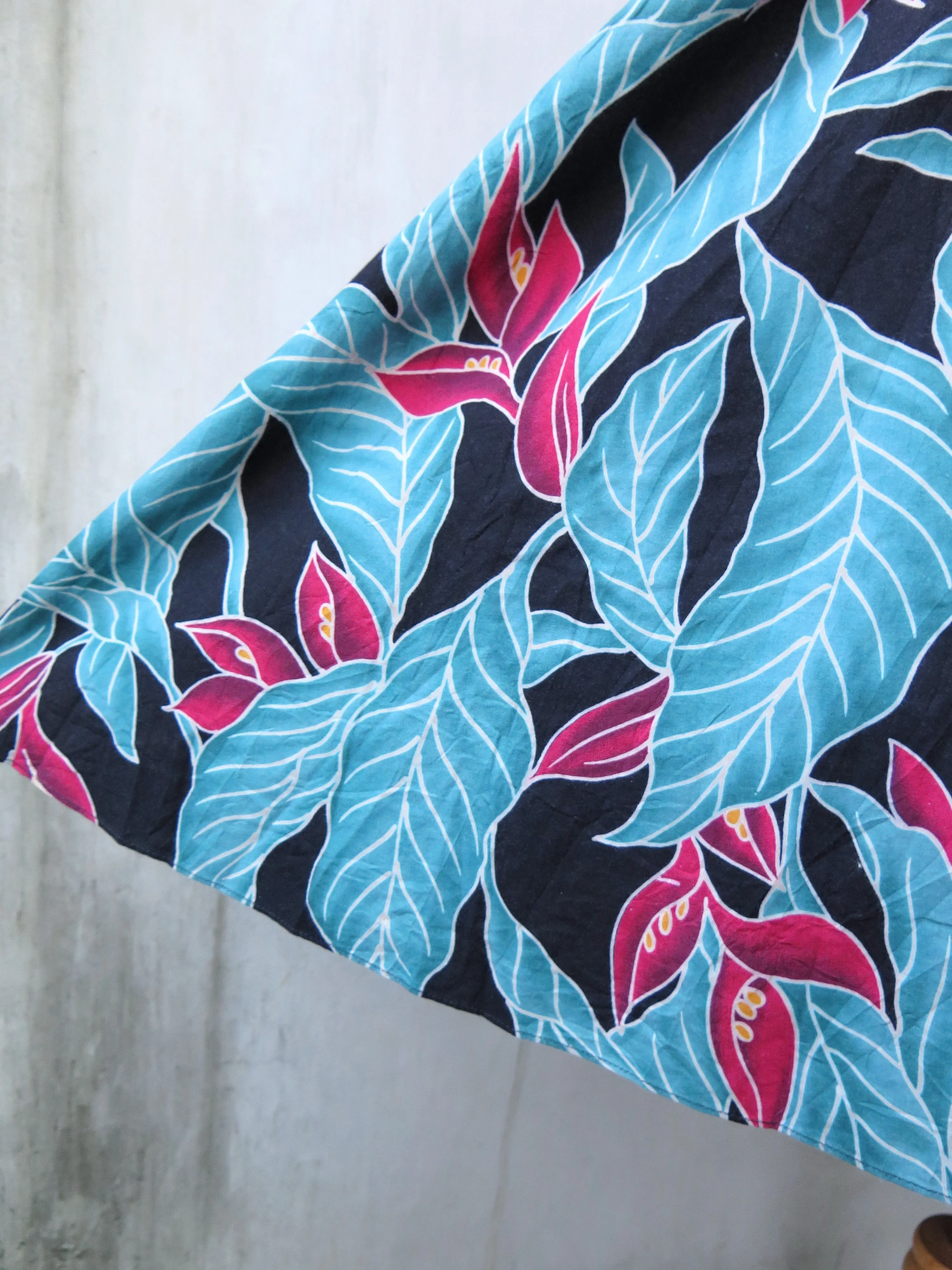 Maaike | Vintage 1970s 1980s Cruise-ship Tropical Holiday floral print Midi Dress