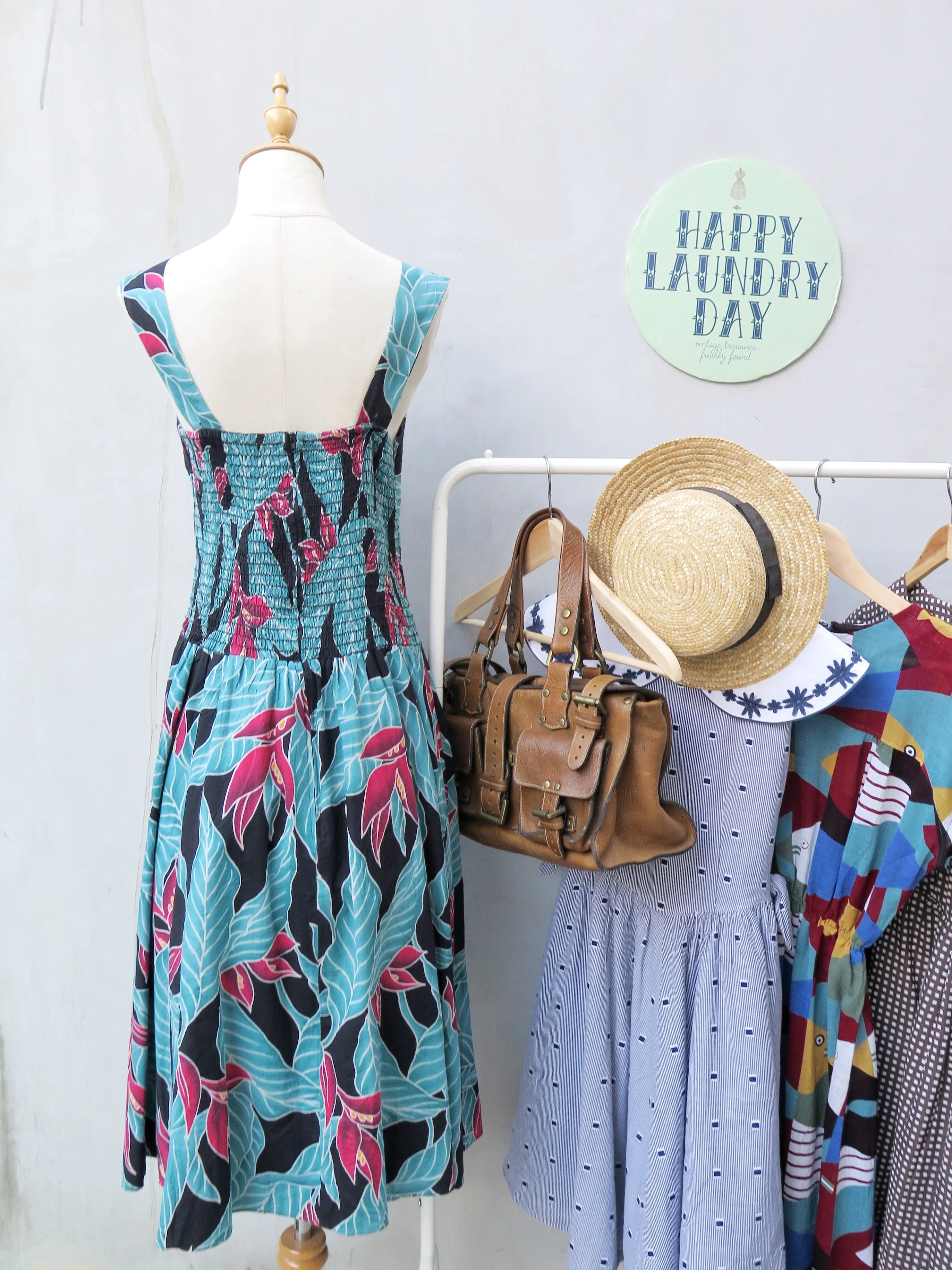 Maaike | Vintage 1970s 1980s Cruise-ship Tropical Holiday floral print Midi Dress