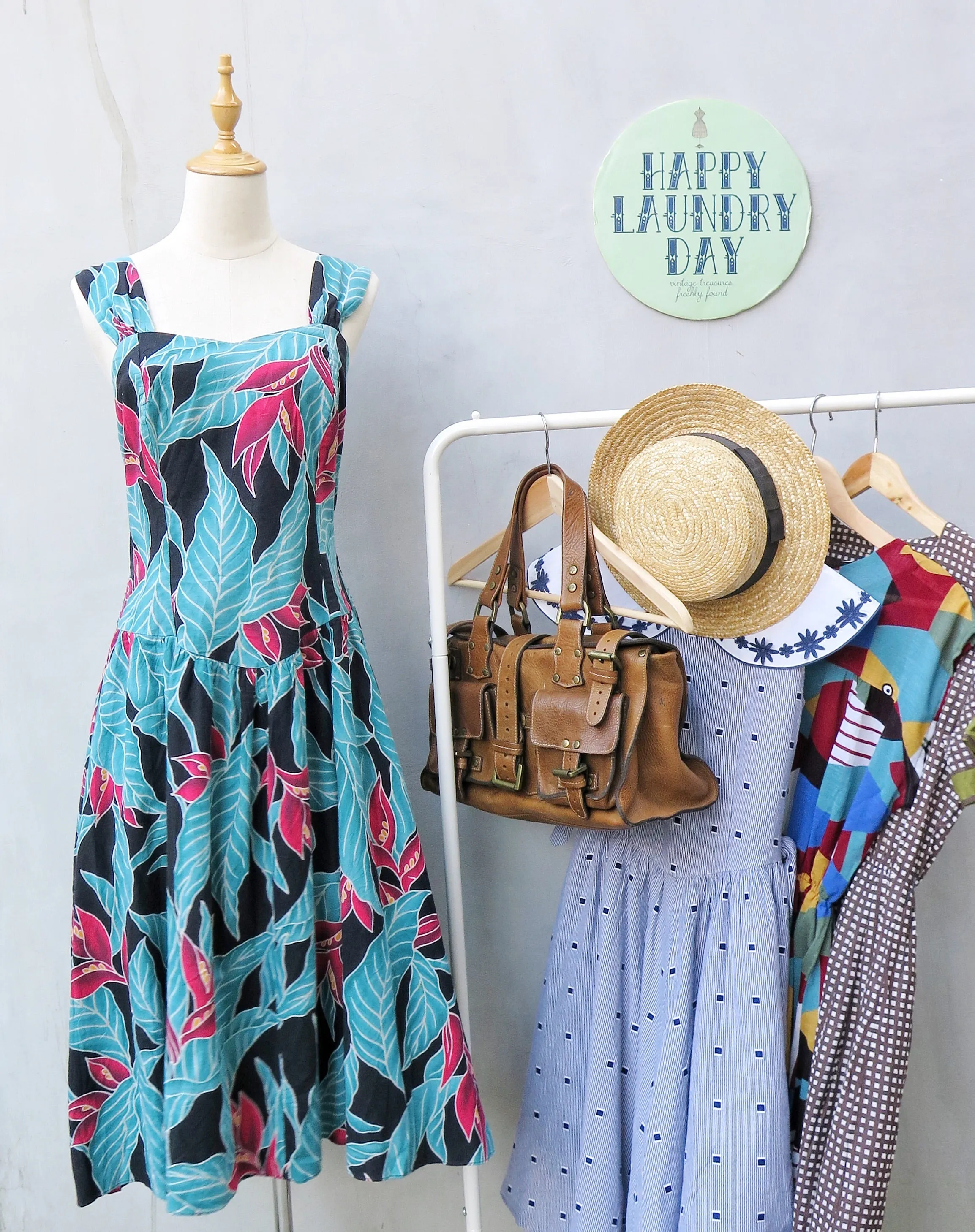 Maaike | Vintage 1970s 1980s Cruise-ship Tropical Holiday floral print Midi Dress