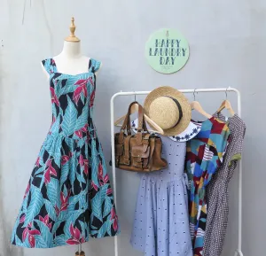 Maaike | Vintage 1970s 1980s Cruise-ship Tropical Holiday floral print Midi Dress