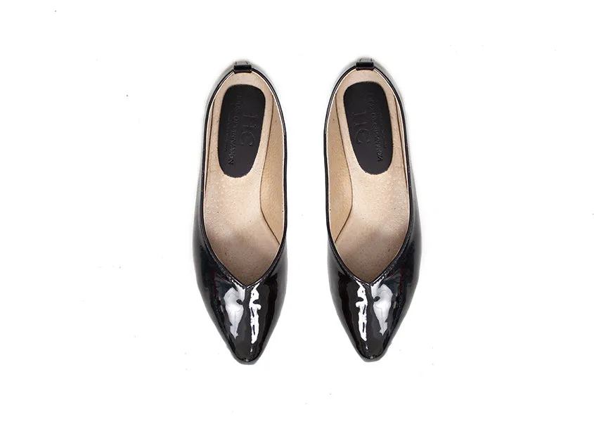 Pointed V Flat - Black patent supaletha