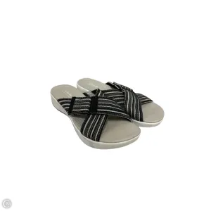 Sandals Flats By Clarks In Black & Cream, Size: 8